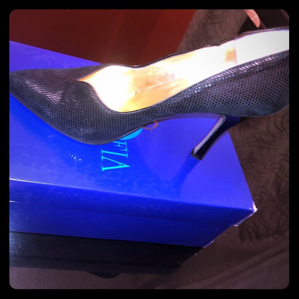 Sofia Italy Designer Black Pumps
